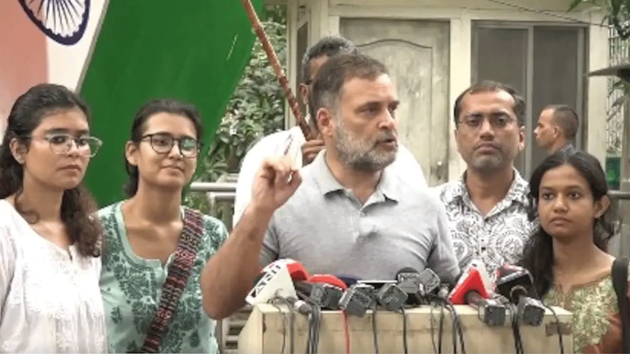 NEET అక్రమాలు: విద్యార్థుల పోరాటానికి రాహుల్ గాంధీ మద్దతు