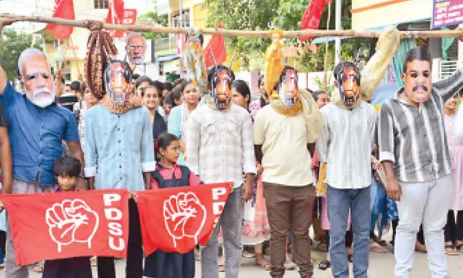 NEET ప్రశ్నాపత్రం లీక్: PDSU ప్రతీకాత్మక నిరసన
