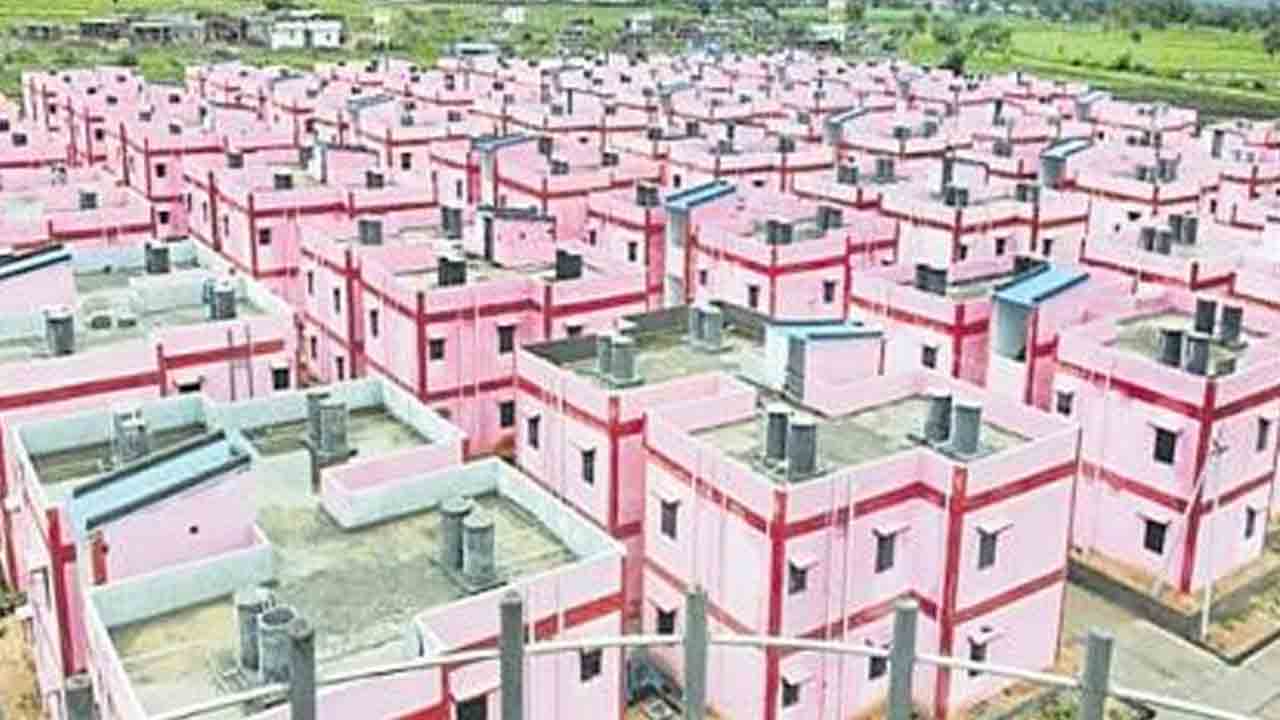 నీలగిరి: డబుల్ బెడ్రూమ్ ఇండ్ల కేటాయింపులో అధికార పార్టీ నేతల వసూళ్లు
