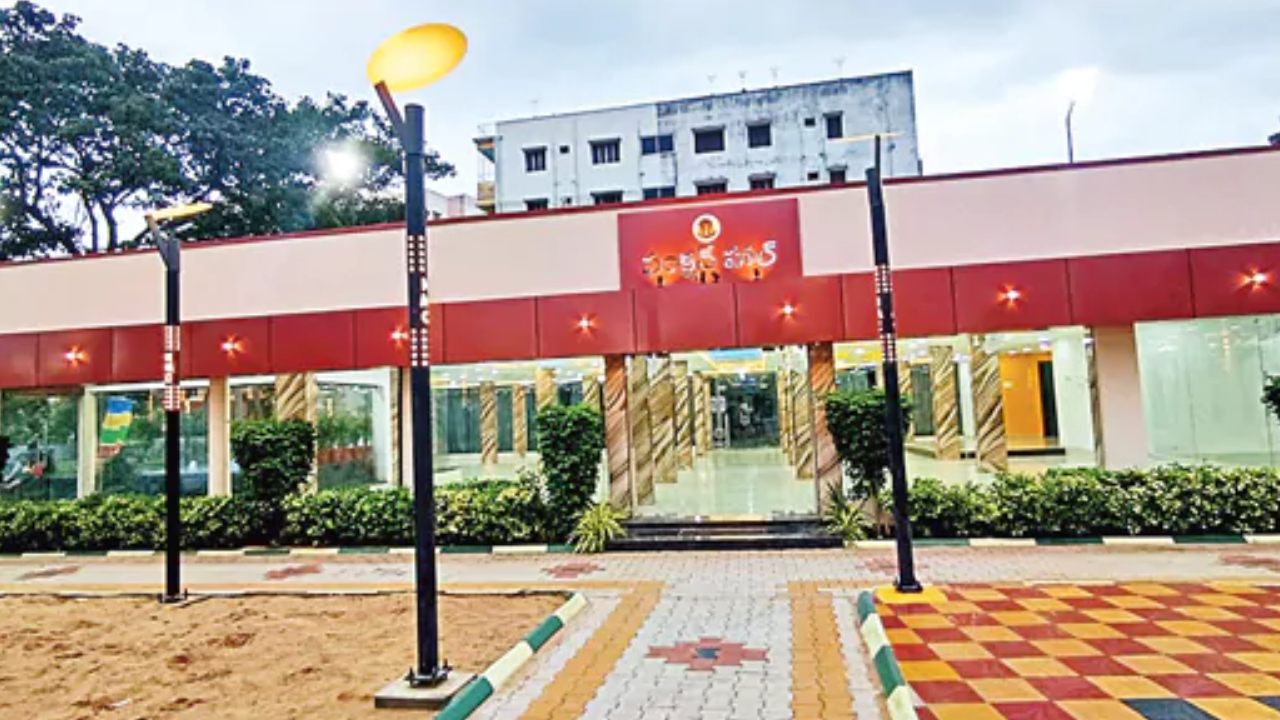 నెల్లూరులో ఒక్క రూపాయికే ఏసీ ఫంక్షన్ హాల్, మంత్రి నారాయణ ప్రారంభం