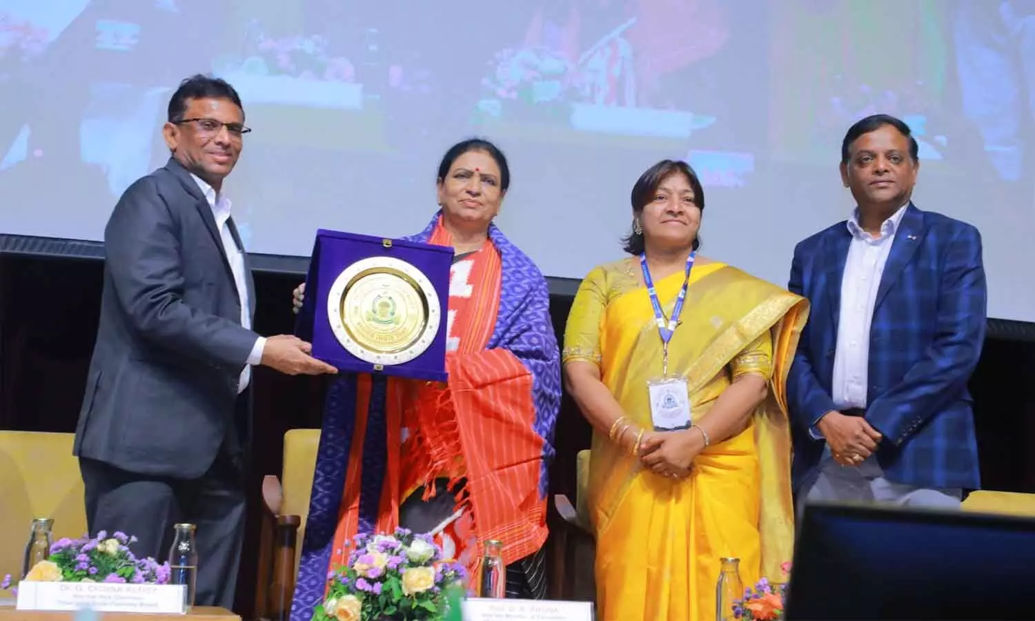 పాలమూరు యూనివర్సిటీకి రూ. 100 కోట్ల నిధులు