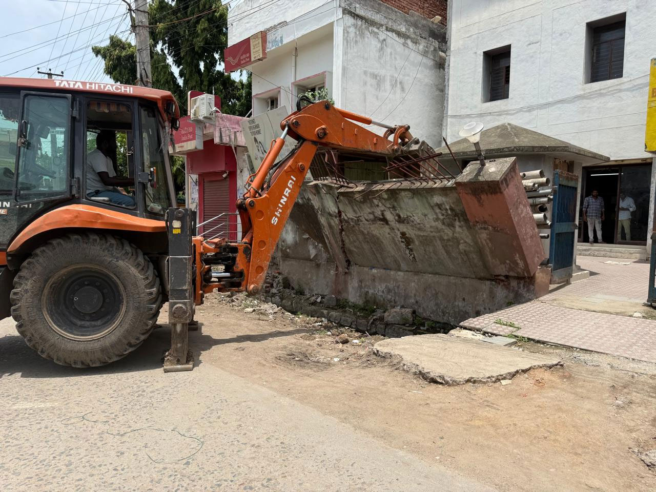 పెద్దపల్లిలో 55 అడుగుల రోడ్డు విస్తరణ: పనులు ప్రారంభం