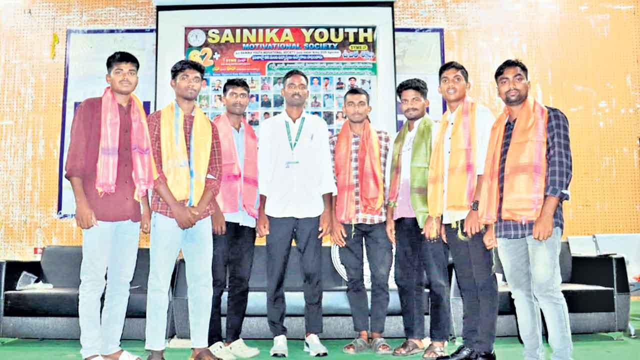 గ్రామీణ యువకుడి సైనికా ఉద్యమం: 250 మందికి ఉచిత శిక్షణ