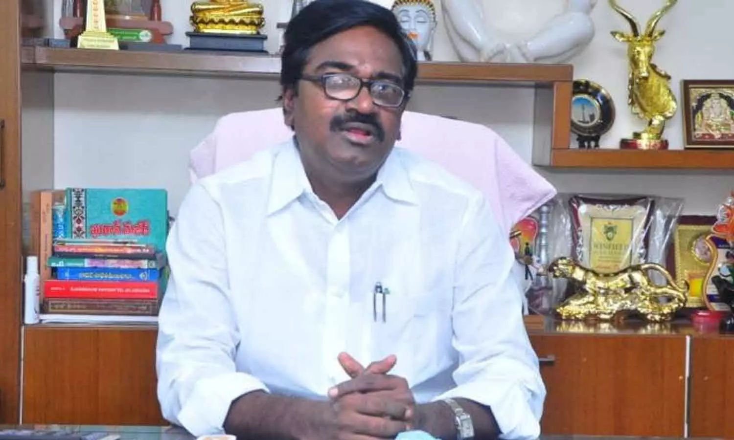 ప్రభుత్వంపై పువ్వాడ అజయ్ కుమార్ విమర్శలు, భూ వివాదాలపై వివరణకు డిమాండ్