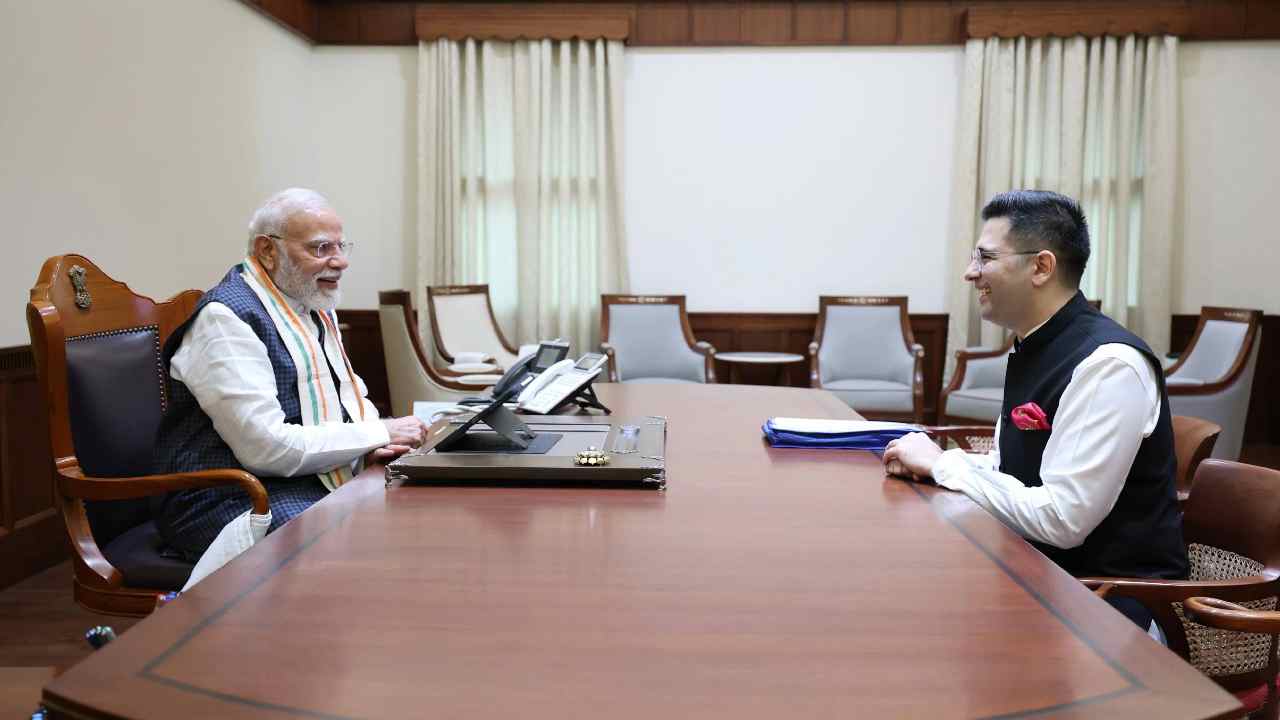 ప్రధాని మోడీతో రాఘవ్ చద్దా భేటీ: పంజాబ్ రాజకీయాల్లో కొత్త వ్యూహాలు
