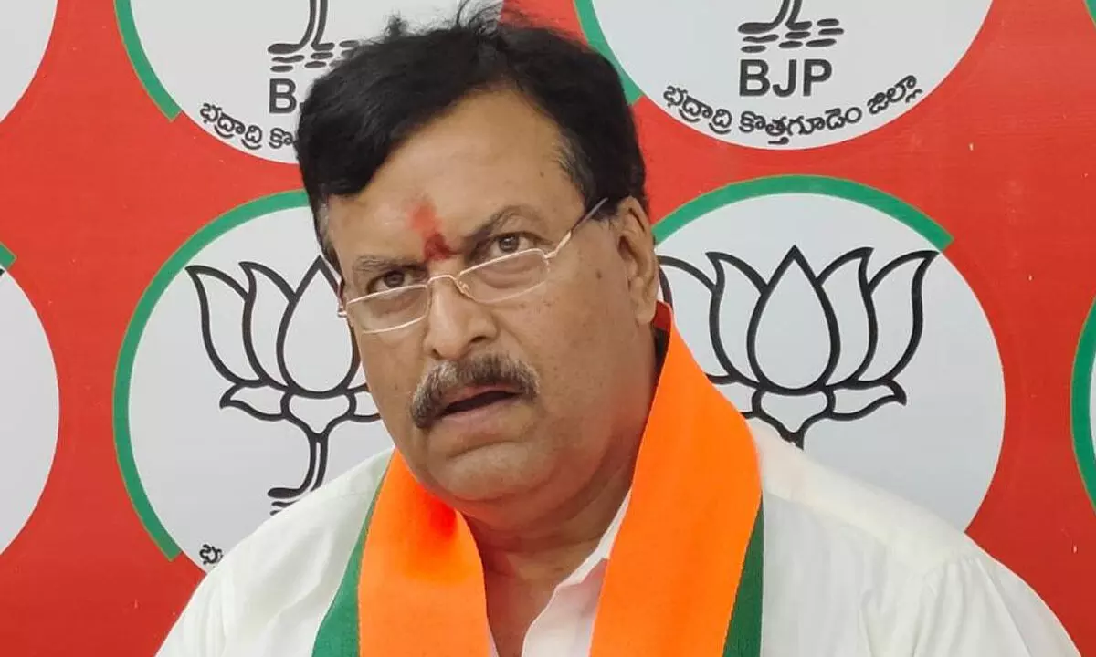 ప్రధాని నివాసం వద్ద కాంగ్రెస్ ప్రదర్శన: డాక్టర్ పొన్నలూరి విమర్శ