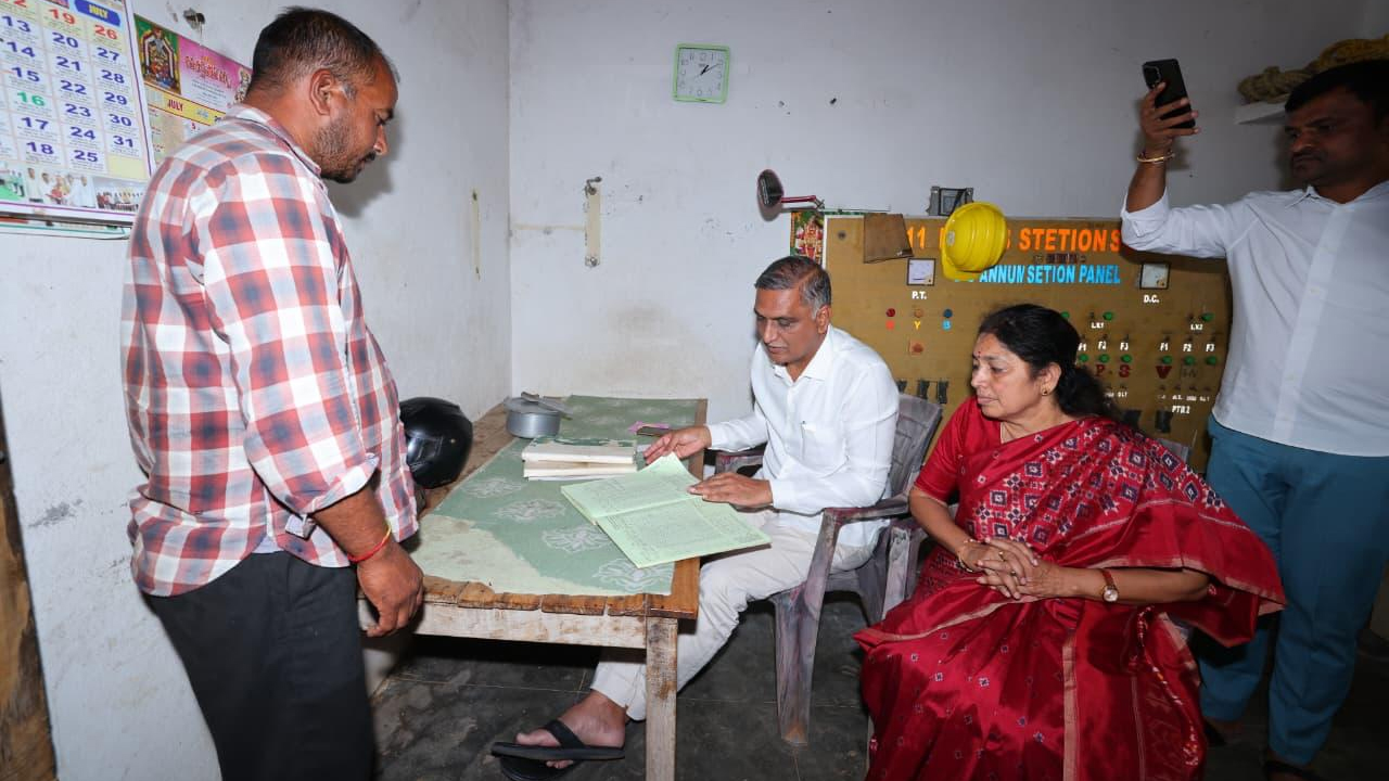 రైతులకు 12 గంటల కరెంటేనా? రేవంత్ సర్కార్‌పై హరీశ్‌రావు ఫైర్