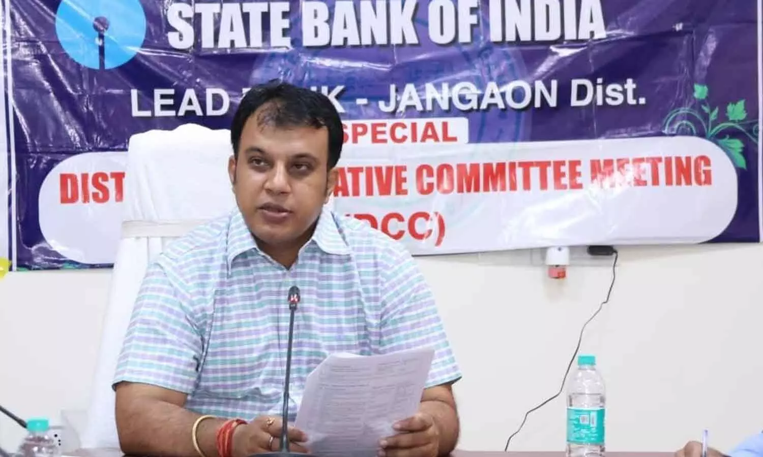 రైతులకు సకాలంలో రుణాలు, మద్దతు ధరలు అందించాలి: జిల్లా కలెక్టర్