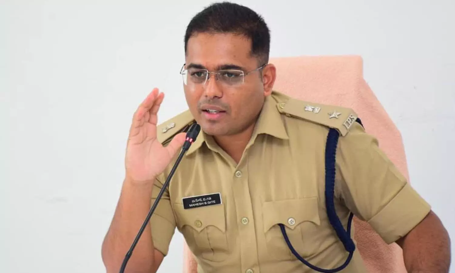 రాజన్న సిరిసిల్లలో వ్యాపారిని బెదిరించిన ఇద్దరు అరెస్ట్