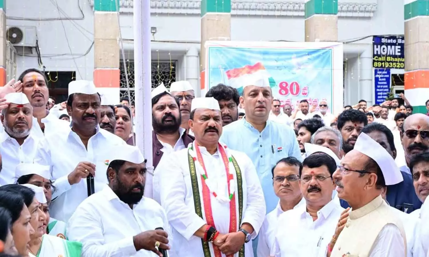 రేషన్ కార్డులపై మోదీ ఫోటో డిమాండ్ను తప్పుబట్టిన మహేష్ కుమార్ గౌడ్