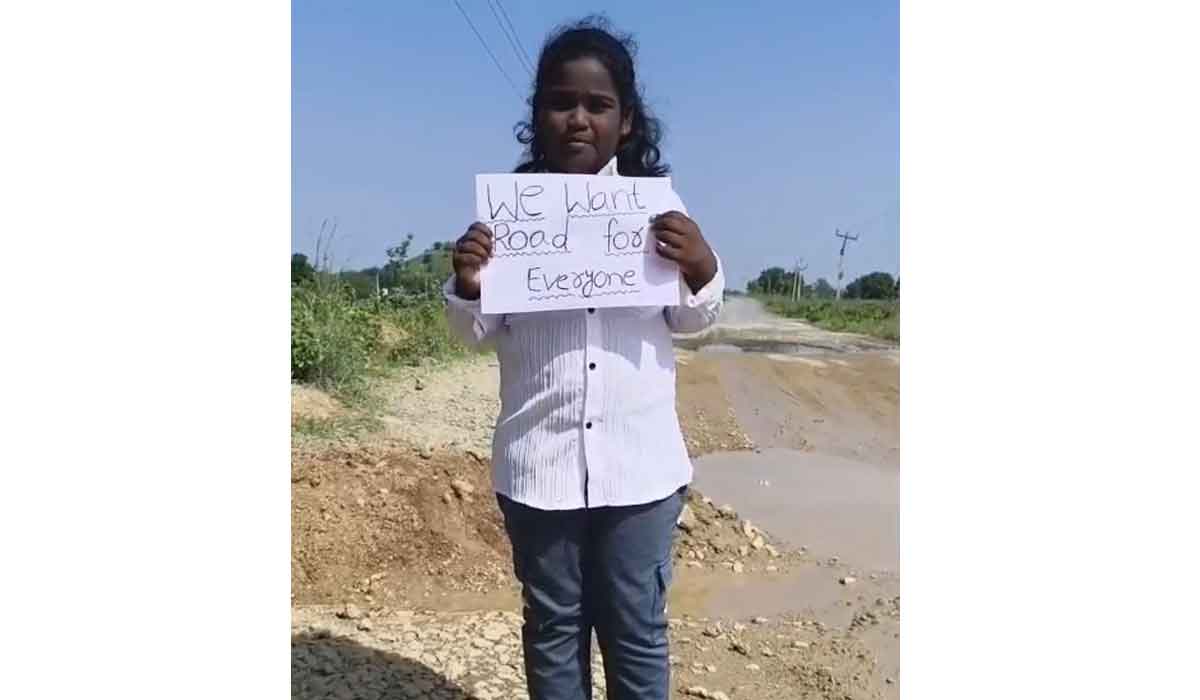 రోడ్డు వేయాలని సీఎంను కోరిన గన్నేరువరం విద్యార్థిని