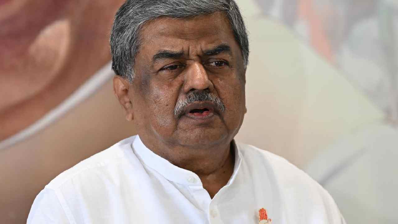 RSSపై కాంగ్రెస్ నేతల తీవ్ర విమర్శలు, కర్ణాటక రాజకీయాల్లో దుమారం