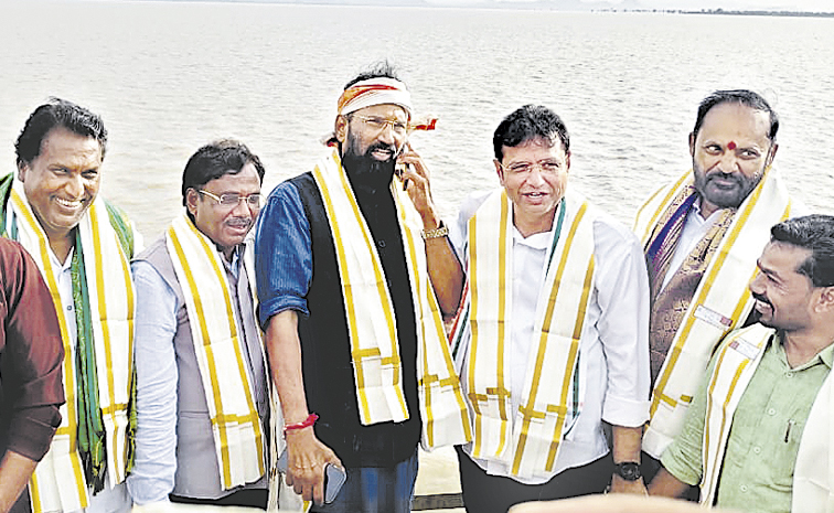 సాగునీటిపై హామీ ఇవ్వలేం: శ్రీరాంసాగర్, కడెం ప్రాజెక్టుల వద్ద మంత్రులు