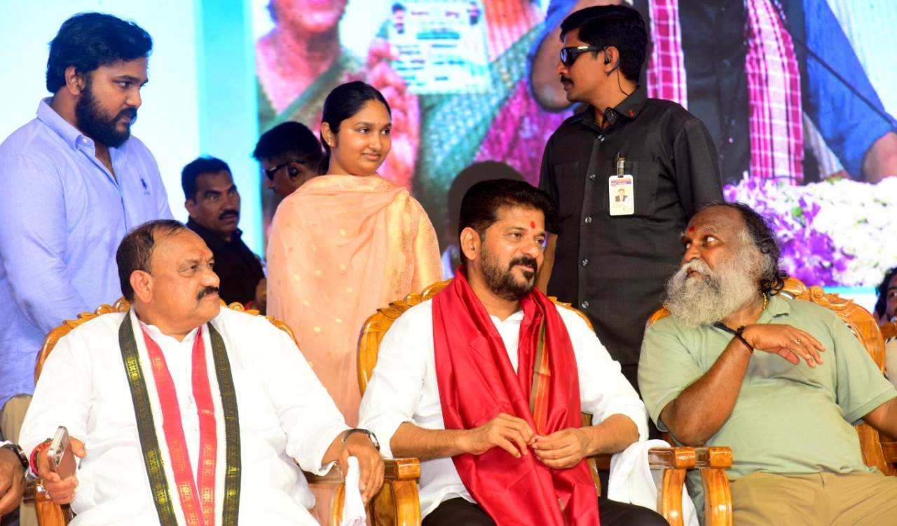 సంగారెడ్డి సమావేశంలో ప్రోటోకాల్ ఉల్లంఘన: ఎంఎల్ఏ చింత ప్రభాకర్కు ఆహ్వానం లేదు