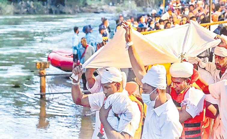 శ్రీలంకలో ఘనంగా కాండీ ఎసల పెరహెర వేడుకలు