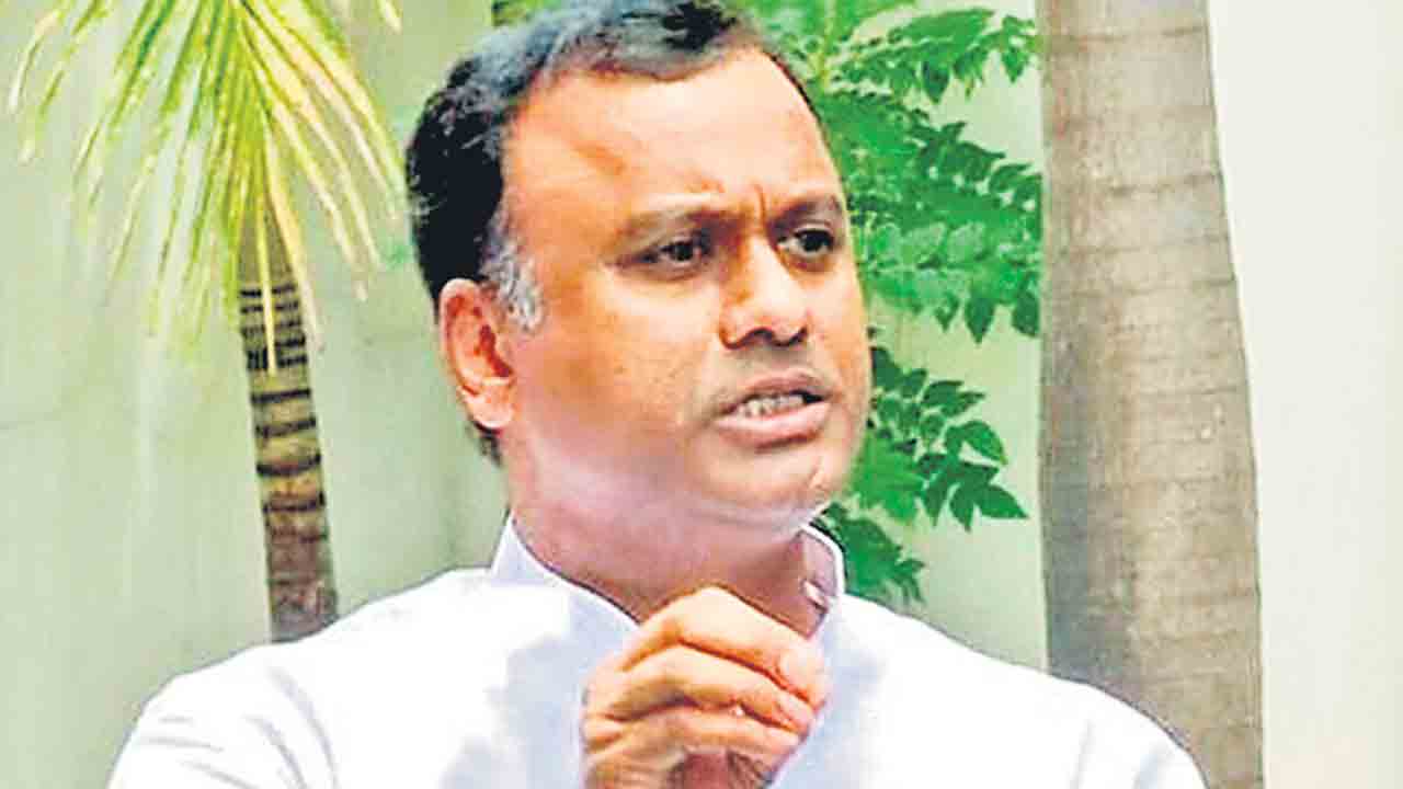 సీమాంధ్రుల చేతుల్లో తెలంగాణ పాలన: కోమటిరెడ్డి రాజగోపాల్ రెడ్డి విమర్శ