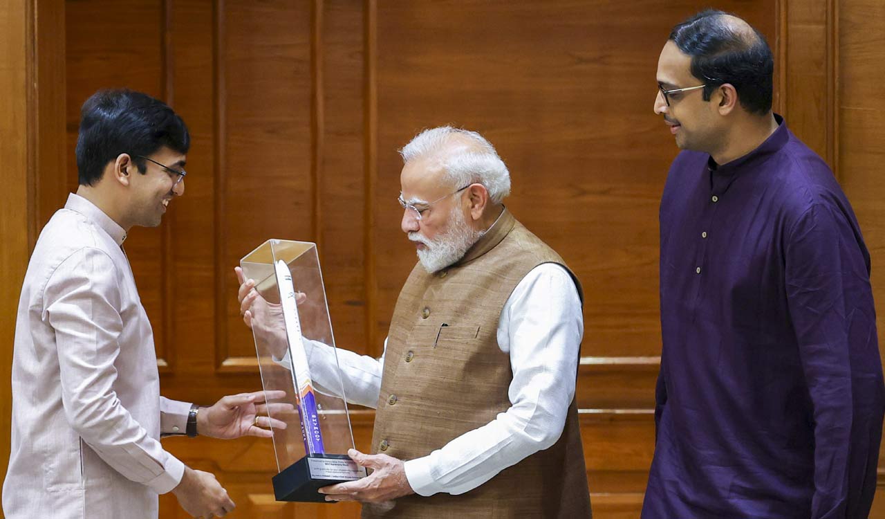 స్కైరూట్ ఏరోస్పేస్ ఫౌండర్లతో ప్రధాని మోదీ భేటీ