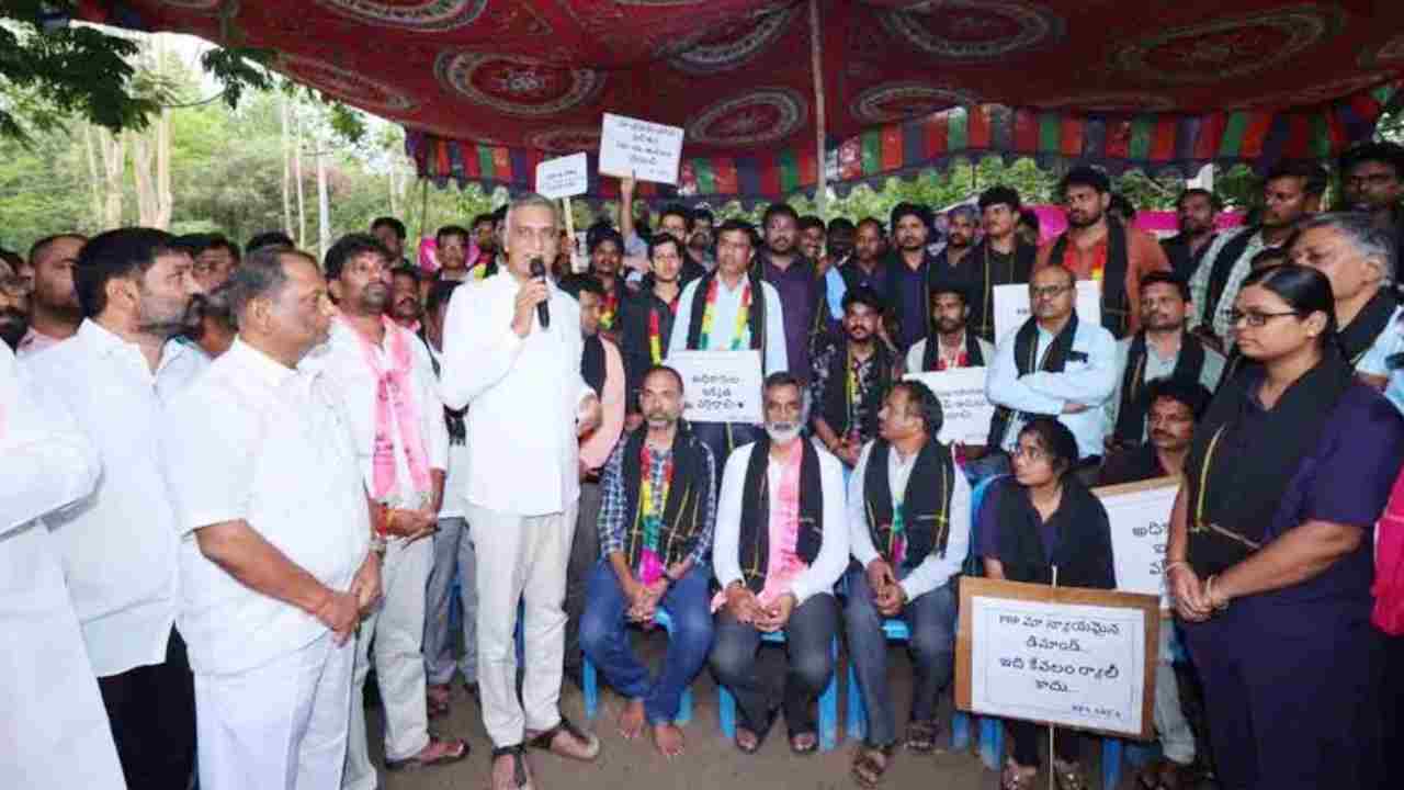 సింగరేణి అధికారులు నిరాహార దీక్ష, హరీశ్ రావు ప్రతిస్పందన