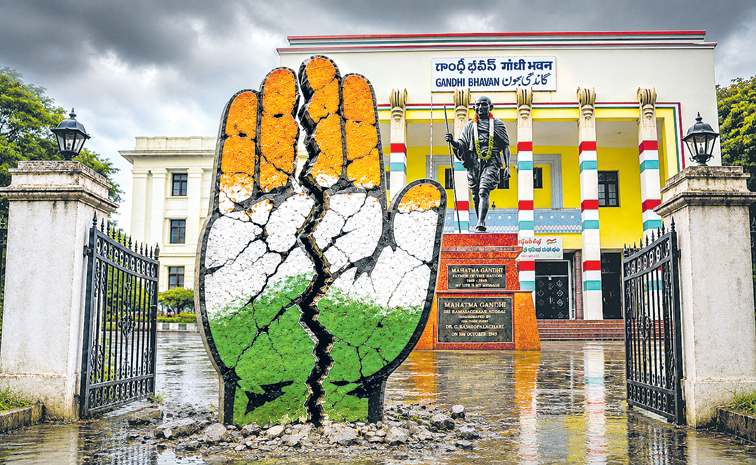 తెలంగాణ కాంగ్రెస్లో అంతర్గత విభేదాలు: మంత్రులు, ఎమ్మెల్యేలకు క్రమశిక్షణ నోటీసులు