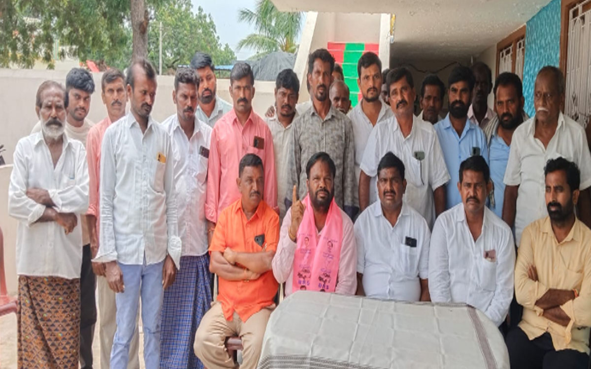 తిమ్మాపురంలో బీఆర్ఎస్ కార్యకర్తపై దాడి: కాంగ్రెస్ ప్రభుత్వంపై నేతల విమర్శలు