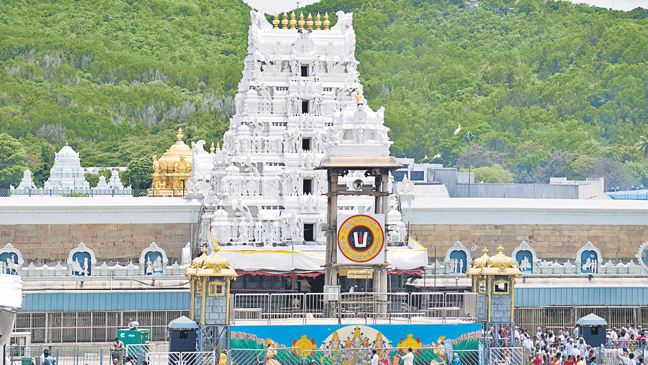 టీటీడీ వేదపారాయణ పోస్టుల భర్తీ: కోర్టు కేసుల భయంతో హడావుడి