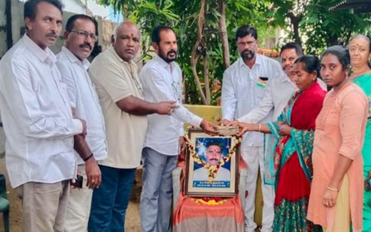 తుంగతుర్తి: మరణించిన క్రీడాకారుడి కుటుంబానికి రూ. 75 వేల ఆర్థిక సాయం