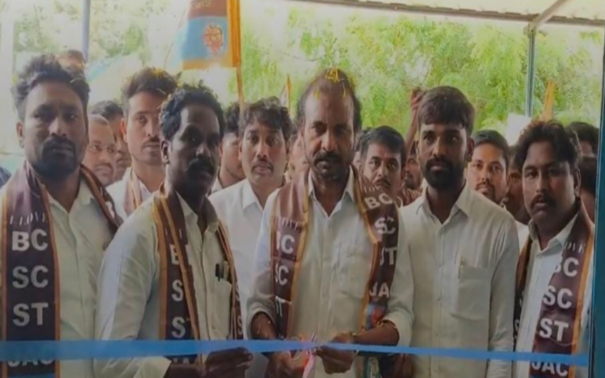 తుంగతుర్తిలో జేఏసీ కార్యాలయం ప్రారంభించిన విశారదన్ మహారాజ్