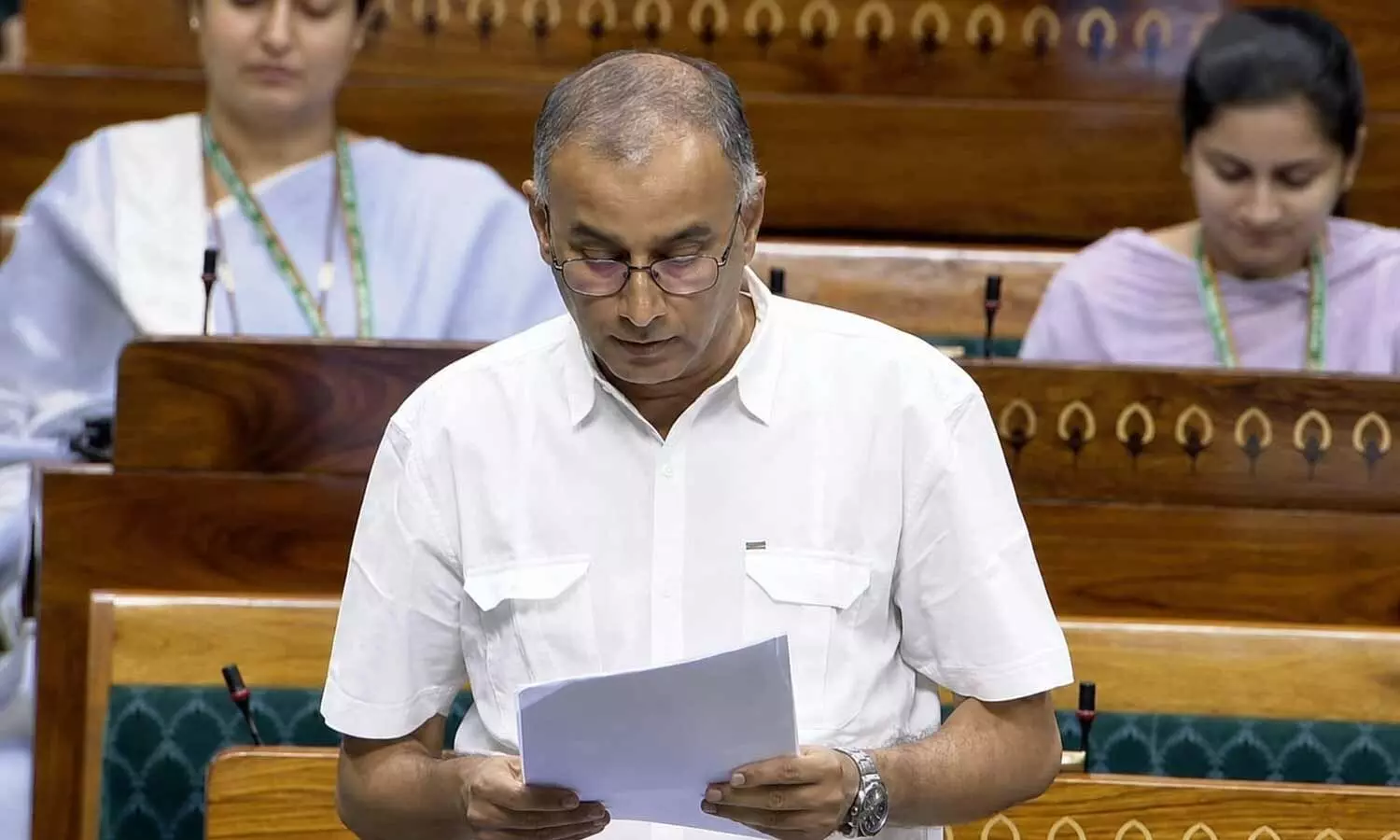 విదేశాల్లో భారతీయుల భద్రత: దౌత్య కార్యాలయాల తక్షణ స్పందన