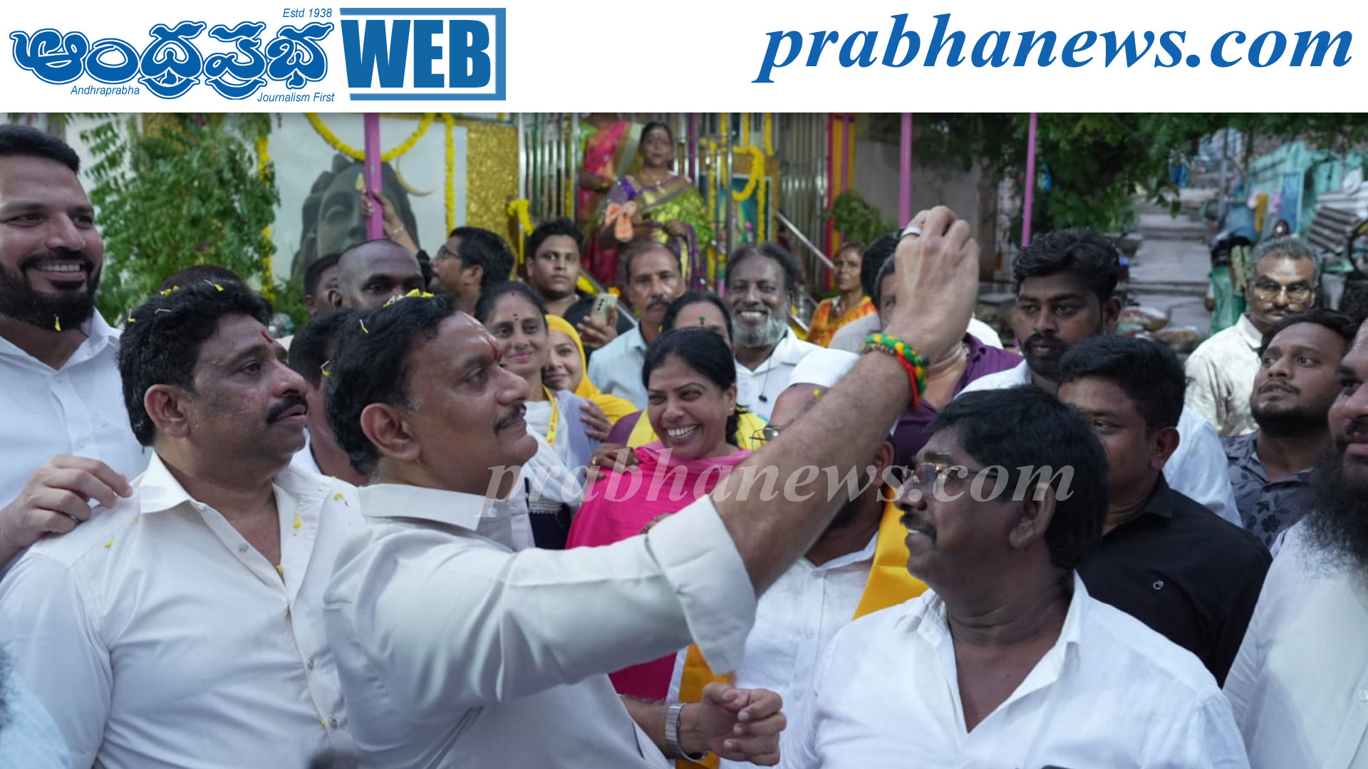 విజయవాడ పశ్చిమలో ఎంపీ చిన్ని సందడి: సెల్ఫీ వీడియోలో కార్యకర్తల జోష్