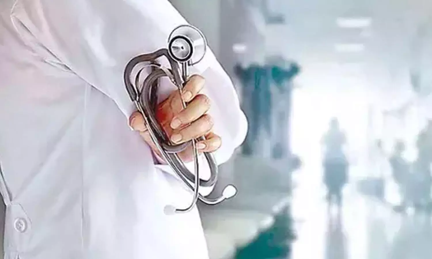 వరంగల్లో క్లినిక్ల పునఃప్రారంభం: 16 మంది వైద్యులపై కేసులు