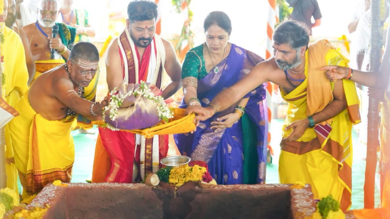 యాదగిరిగుట్టలో వరుణ యాగం: సతీసమేతంగా పాల్గొన్న సీఎం రేవంత్ రెడ్డి