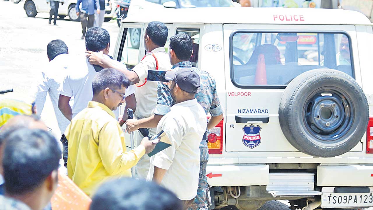 వేముల ప్రశాంత్రెడ్డి ఇంట్లో 7 గంటల నిరాహార దీక్ష