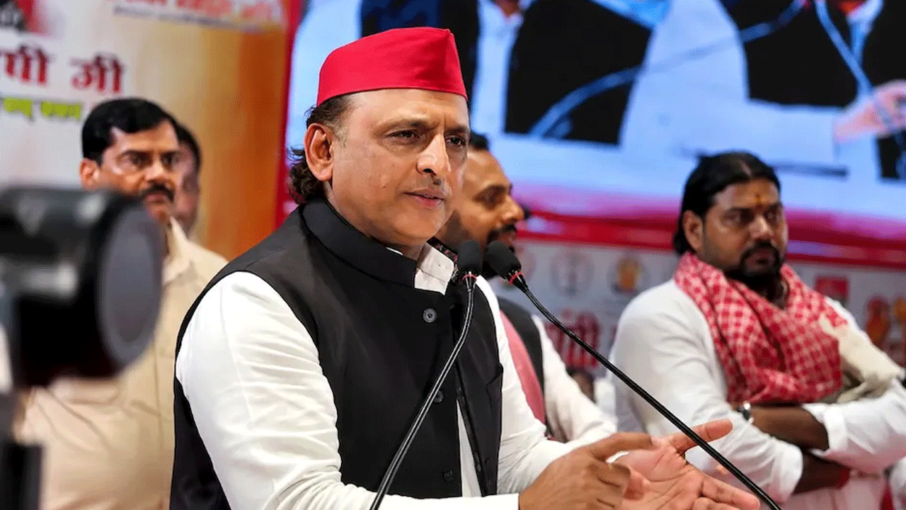 యూపీ ఎన్నికలు: పేద మహిళలకు ఏటా రూ.40 వేలు ఇస్తామన్న అఖిలేష్