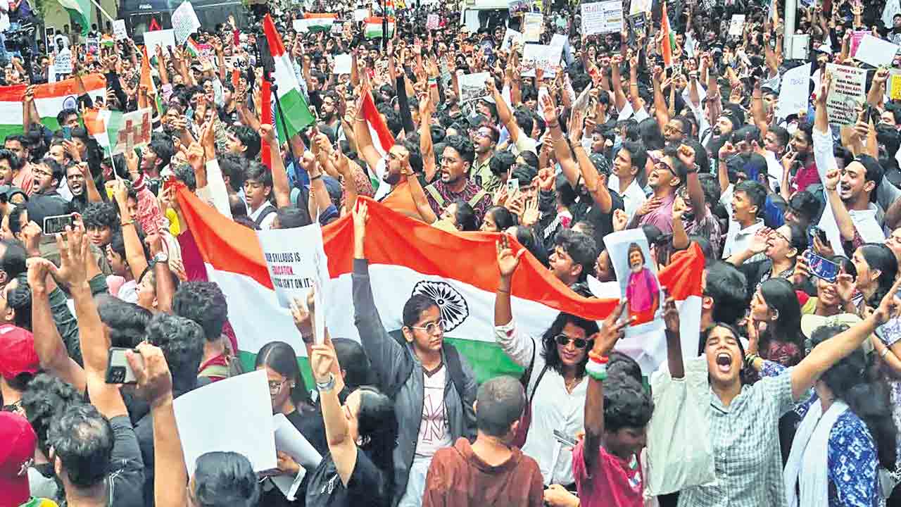 యువతకు పిలుపు: రాష్ట్రాల స్వయంప్రతిపత్తి కోసం ఉద్యమించాలి